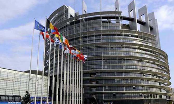 ЄП у резолюції щодо України закликав створювати незалежні ЗМІ та розслідувати напади на журналістів